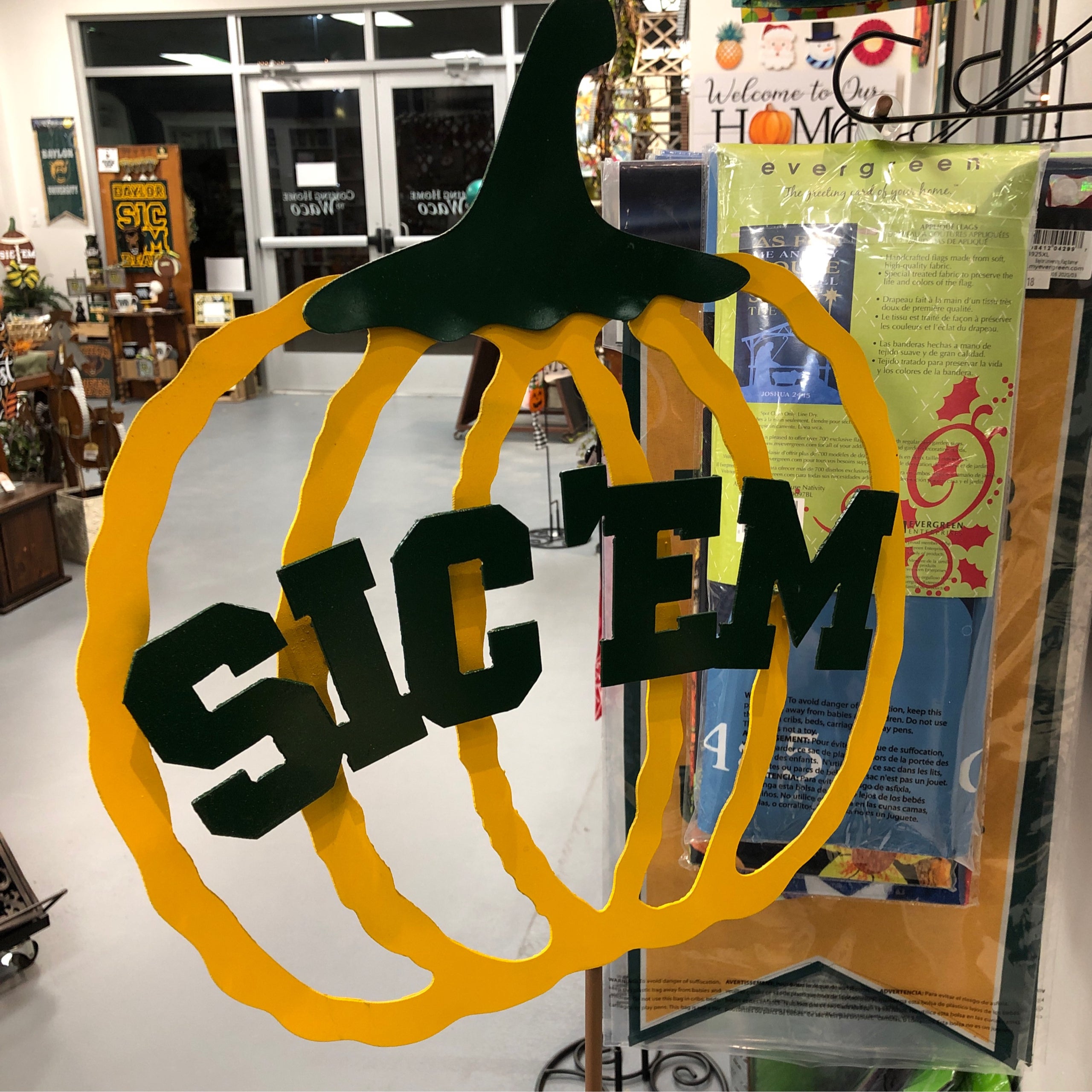 C99021 - Sic’em Pumpkin - | COMING HOME TO WACO